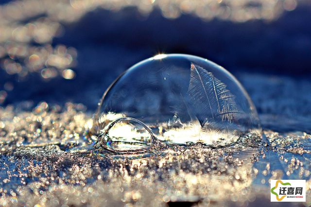 (泡沫冬景好玩吗)雪花飞舞下的妩媚泡沫冬景：一次唯美而纷繁的季节奇观体验